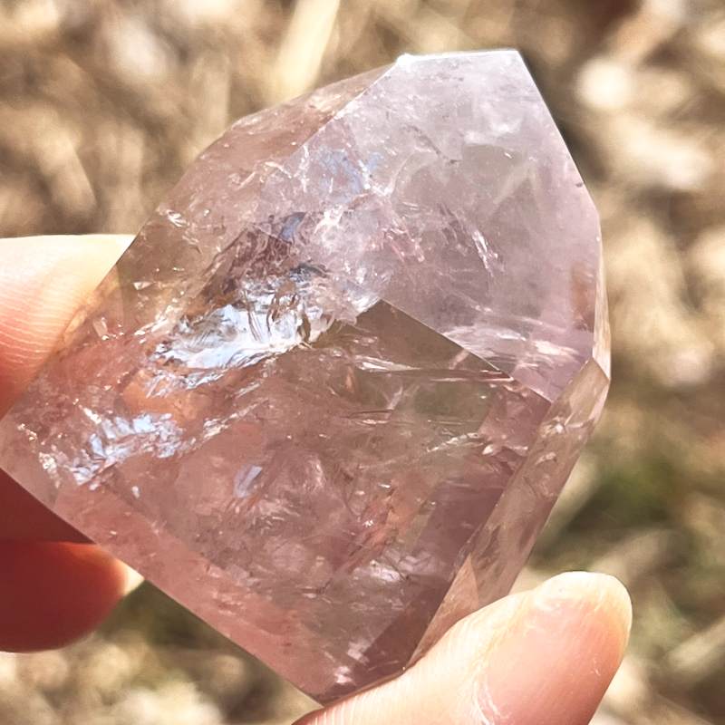 ホワイトアメシスト・オベリスク（レインボウ・蛍光）11