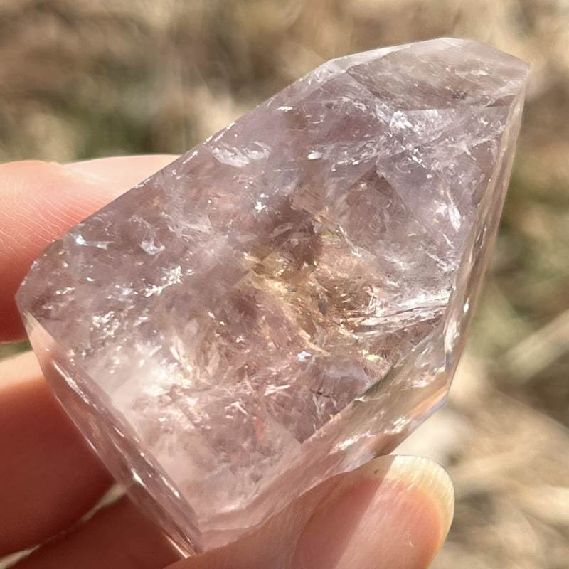 ホワイトアメシスト・オベリスク（レインボウ・蛍光）11