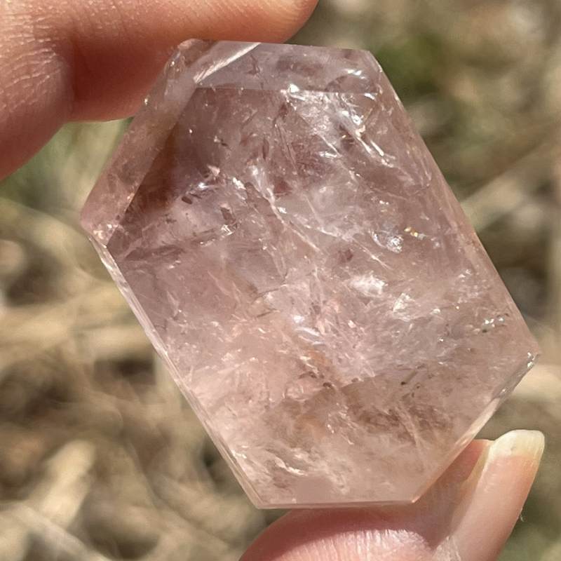 ホワイトアメシスト・オベリスク（レインボウ・蛍光）11