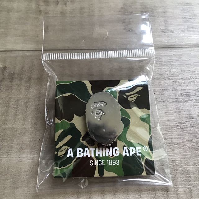 Bapeピンバッジとシール