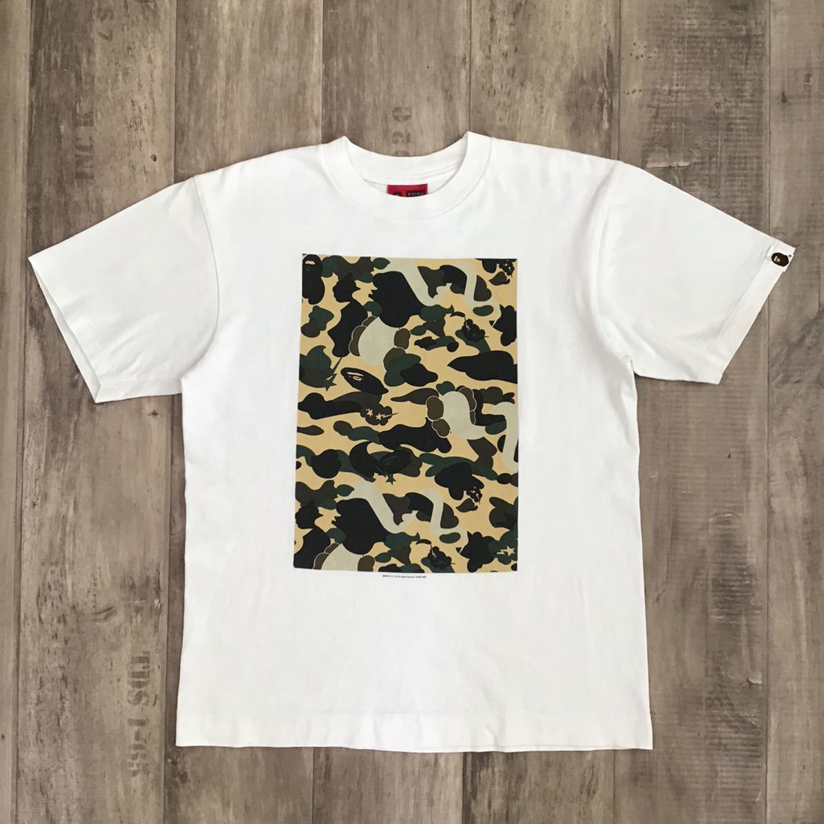 APE BAPE KAWS LA 限定　ゲームシャツ　CAMO tシャツ　L Limited Edition Bape A Bathing Ape x Kaws Vintage Dead Stock