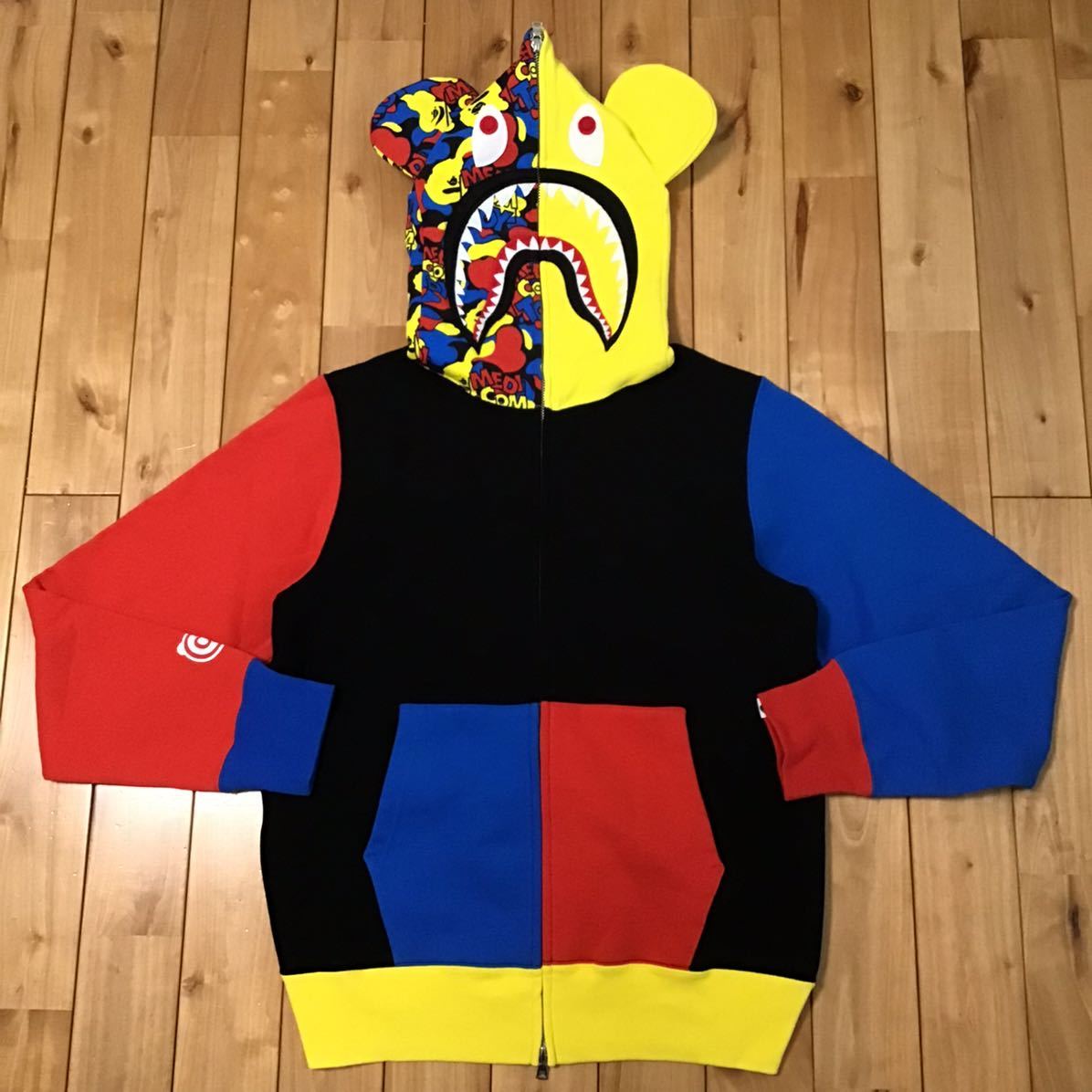 希少 A Bathing Ape × ベアブリック シャークパーカー Mサイズ ☆新品☆ BE@R シャーク パーカー Mサイズ shark full zip