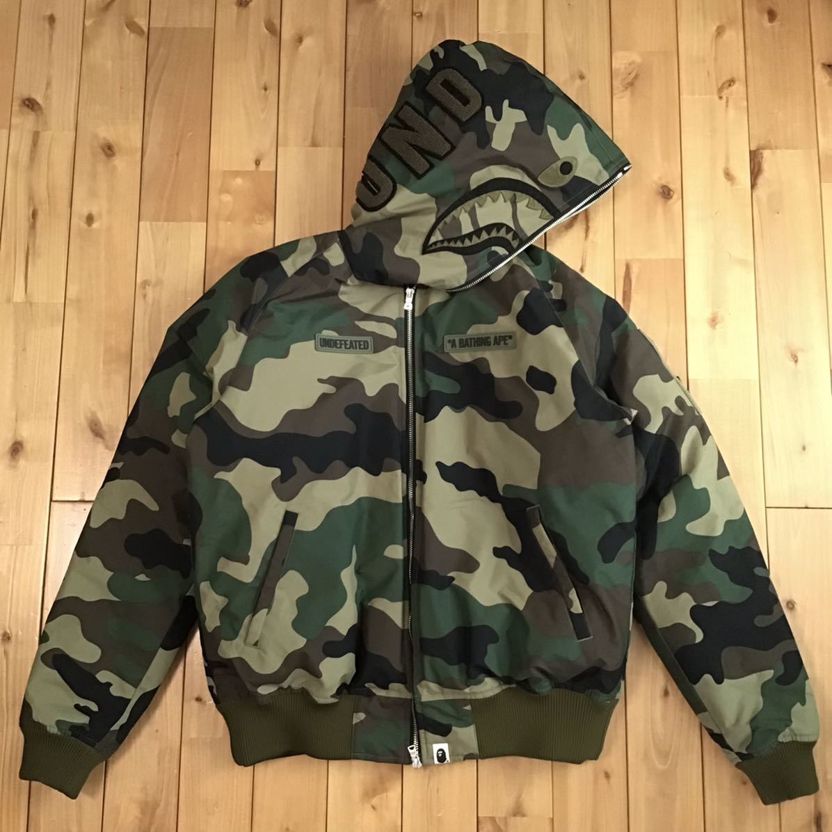 BAPE × UNDEFEATED シャークパーカー