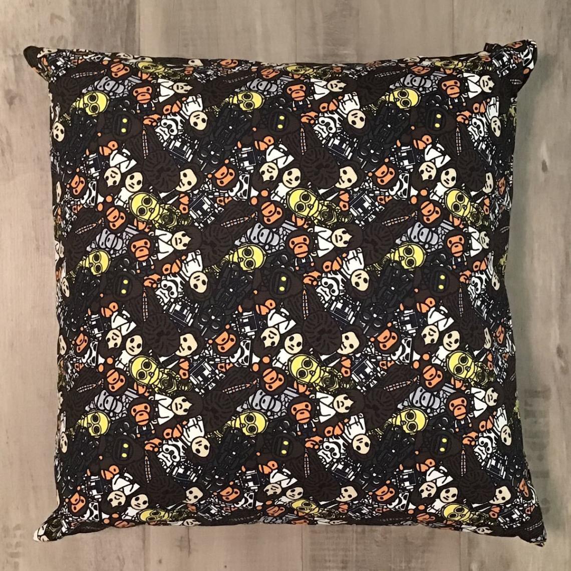 アベイシングエイプ　スターウォーズ　クッション NOWHERE / STAR WARS™ × BAPE®