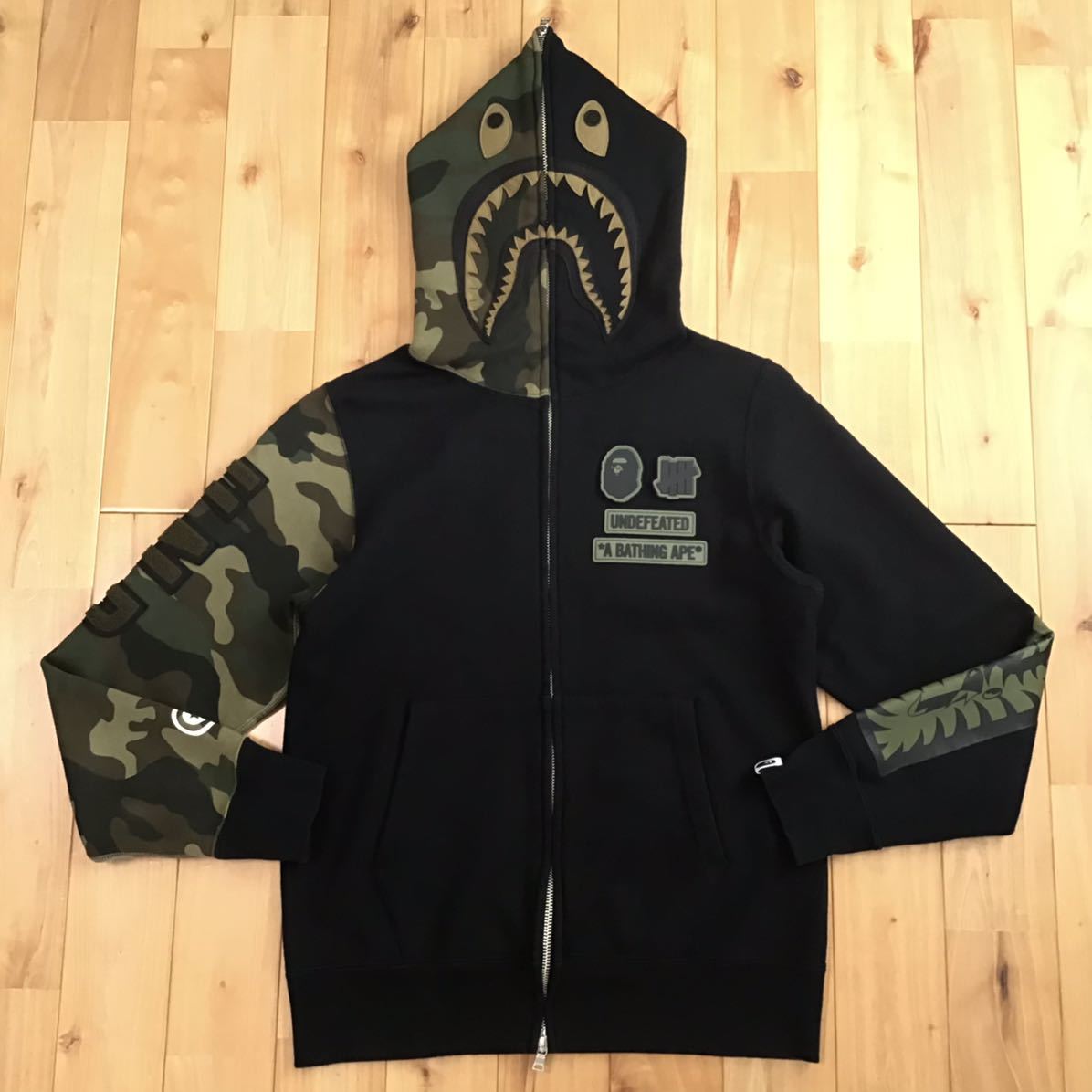 BAPE × UNDEFEATED シャークパーカー