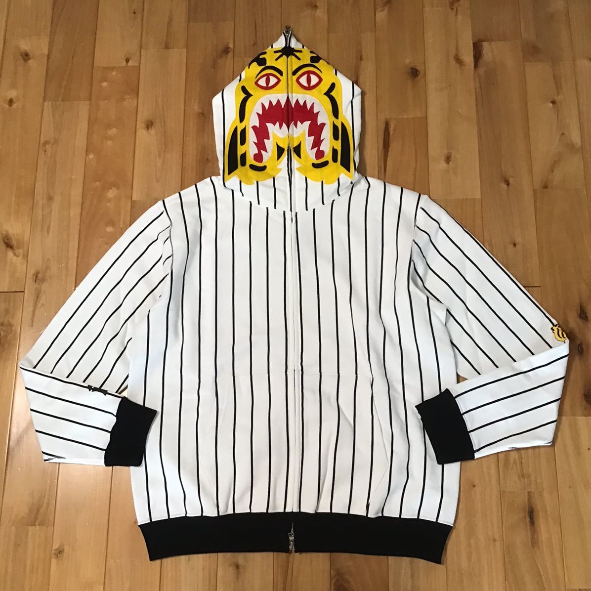 【再値下げ❗️】a bathing ape 阪神タイガース コラボパーカー ☆新品☆ 阪急うめだ限定 阪神タイガース タイガー パーカー M