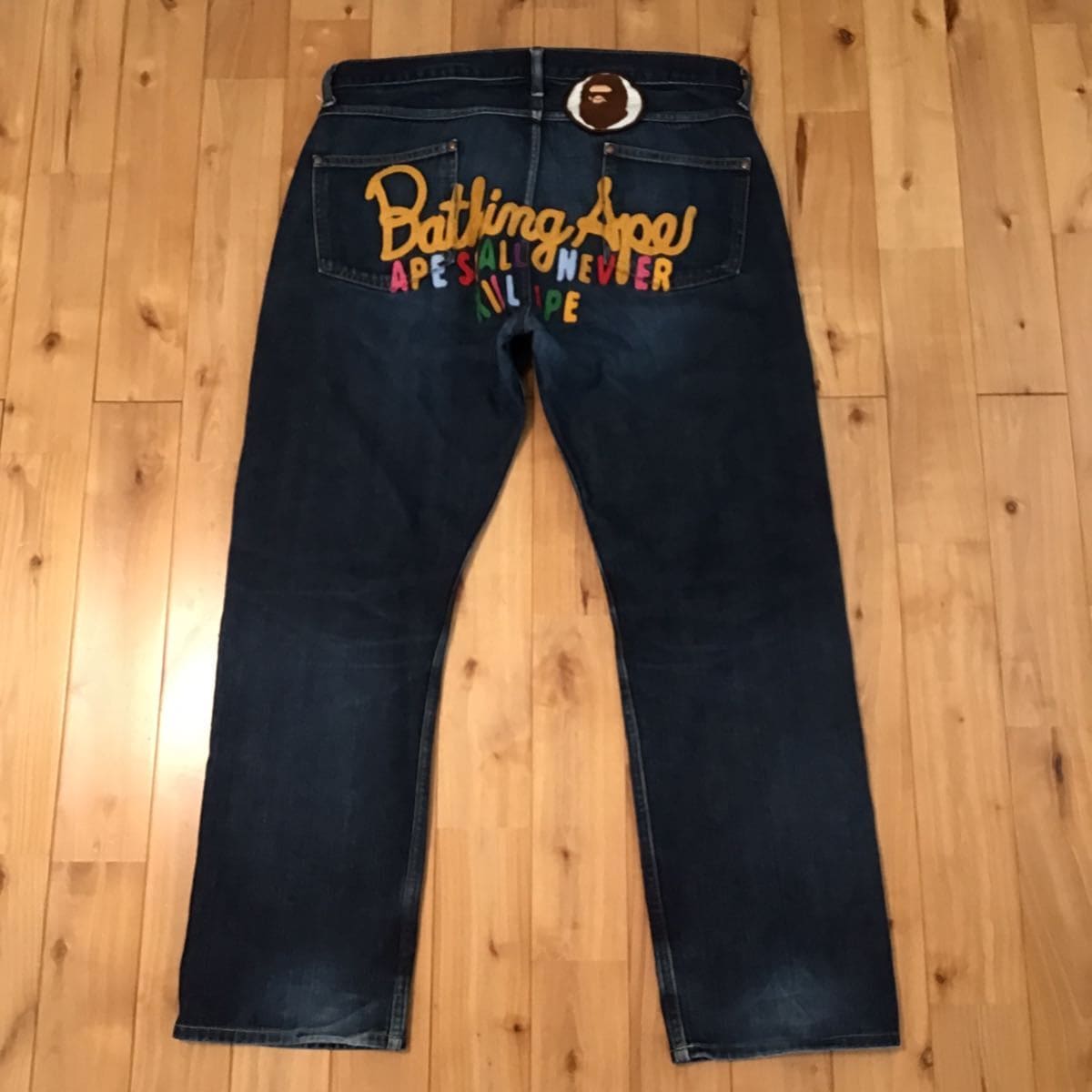 A BATHING APE 刺繍デニムパンツ M 中古・古着通販】A BATHING APE (アベイシングエイプ) バック刺繍