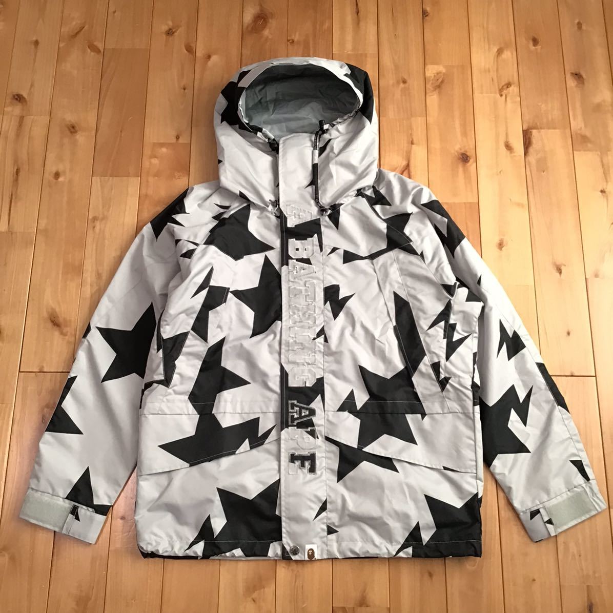 A BATHING APE × OVO スノーボードジャケット A BATHING APE × OVO スノーボードジャケット 【公式通販】