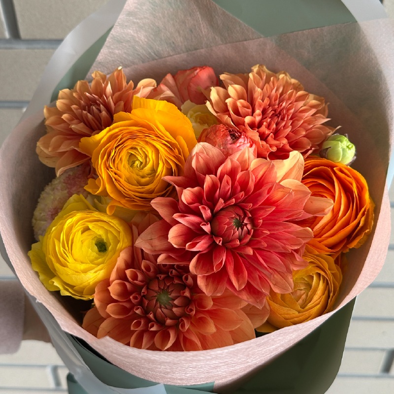 季節のおまかせ花束（3,300円）/【関大パンセ事務所受取り】通販