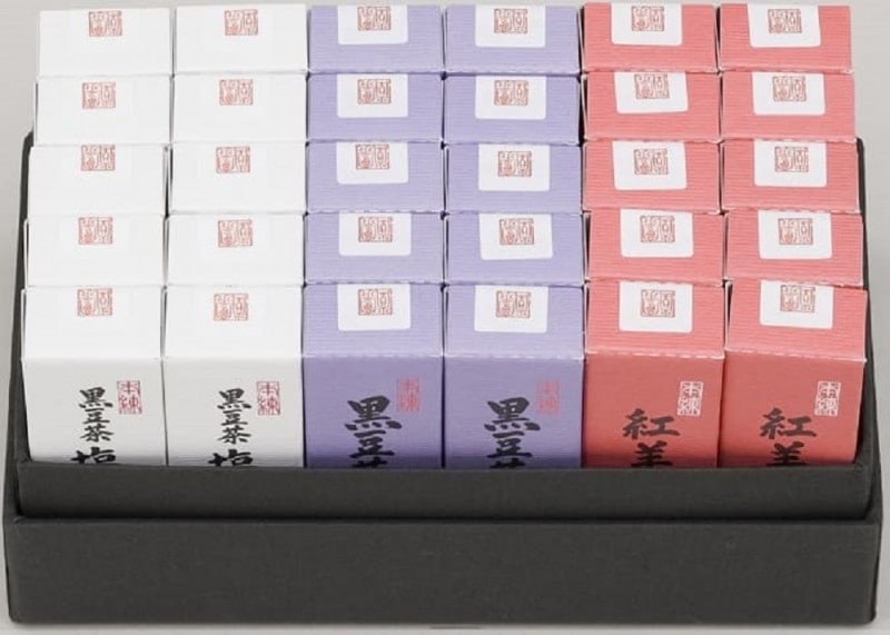 小形羊羹詰合せ 30本入り (黒豆茶羊羹10・黒豆茶塩羊羹10・紅羊羹10)の数量・のしを指定してのご購入画面へ移動します