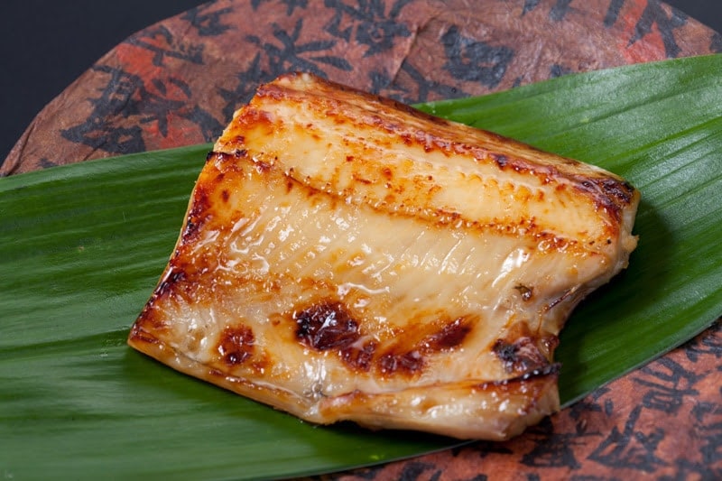 北海道産　半身丸ごと　𩸽西京味噌漬　中(200g～)