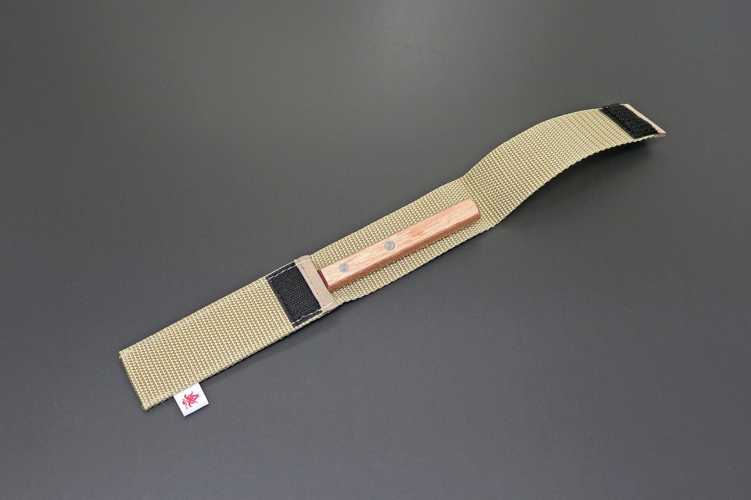兼常作 波刃スプレッドナイフ  赤合板柄　専用ケース付き(KB-306)　【定形外普通郵便での発送/代引き不可】