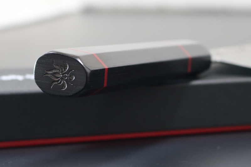 【訳あり商品】兼常作 波飛沫シリーズ　和牛刀205mm (KC-842 B-003)