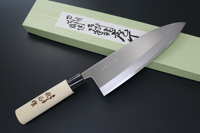 兼正作 本出刃210mm (片刃) 朴柄PC桂 (KC-546) | 包丁 | カネツネセレクト