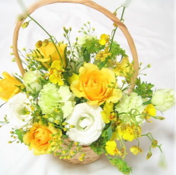 黄色い花のかごアレンジメント お祝い 誕生日 花宅配 花ギフト 敬老の日 Kankan Flower Shop