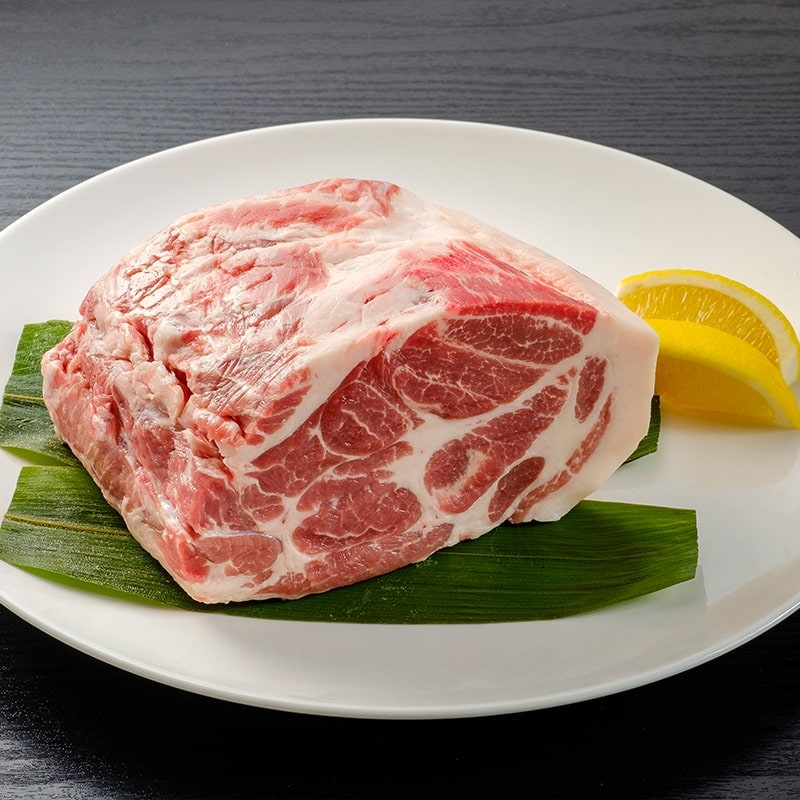 豚肉 肩ロース ブロック 約1 8kg 900g 2P 豚肉 沖縄県産豚肉 肩ロース ブロック ブロック肉 小分け 冷凍 国産 肩ロース 豚 豚肉 豚にく ぶたにく ステーキ 肉 おにく お肉 ロースポーク ロースステーキ Steak 焼肉 豚肉 小わけ ブランド豚 すてーき おかず 国産