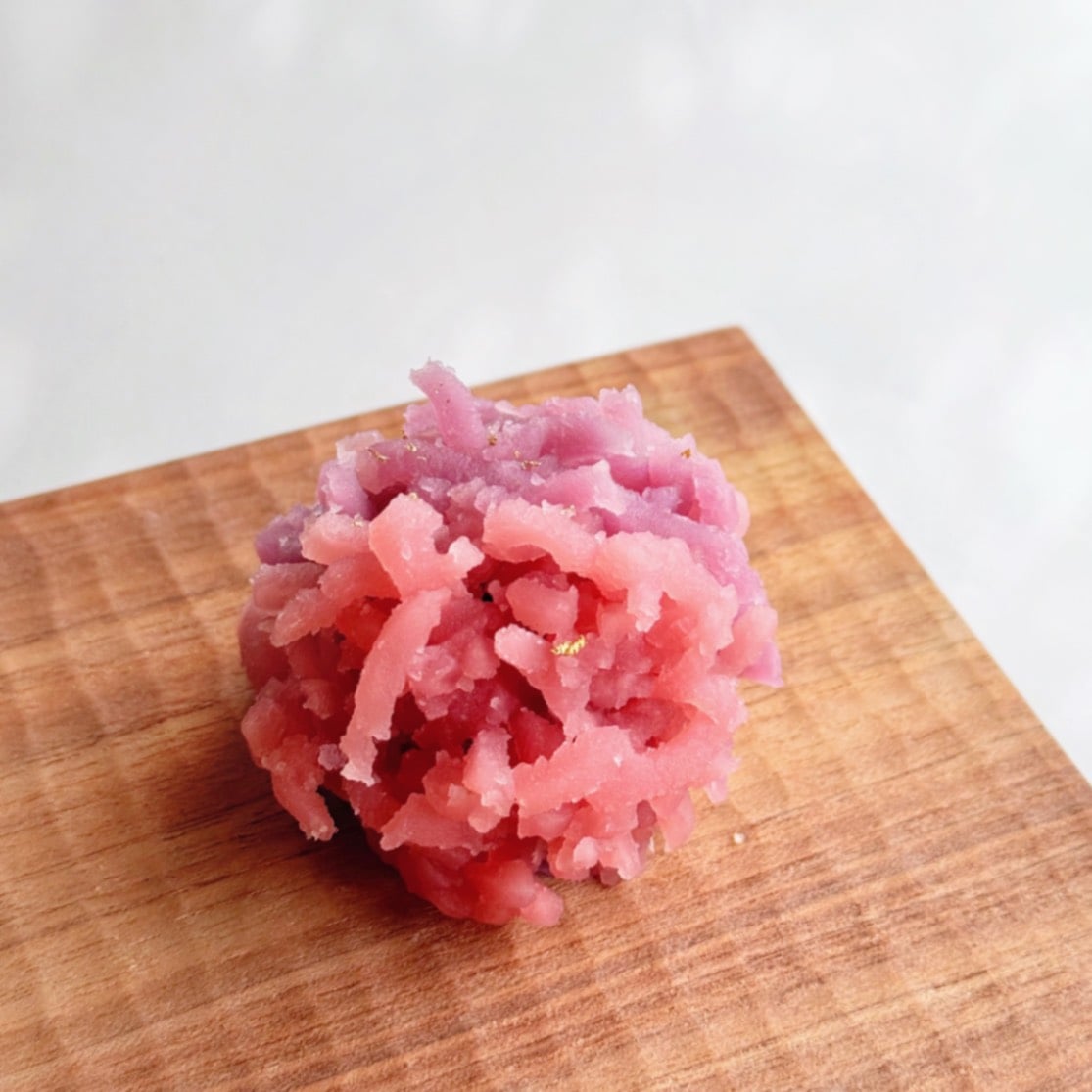 端午の節句の上生菓子「あやめぐさ」