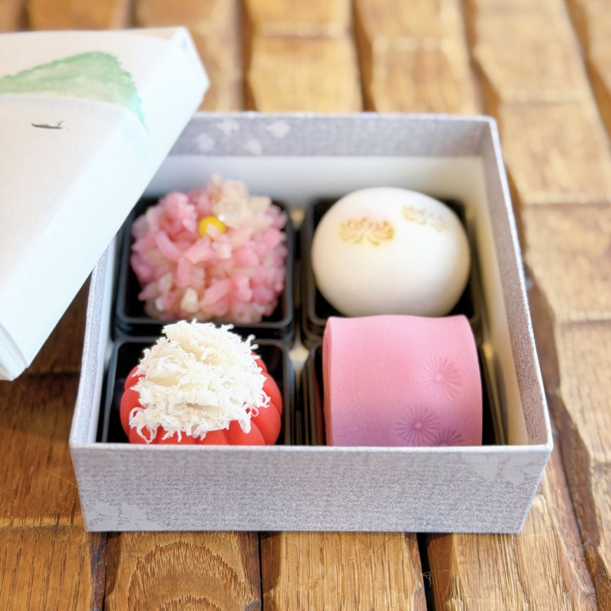 重陽の節句の創作菓子4個（化粧箱入）