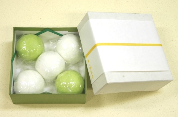 ５個入り（５寸）・緑白薯蕷饅頭