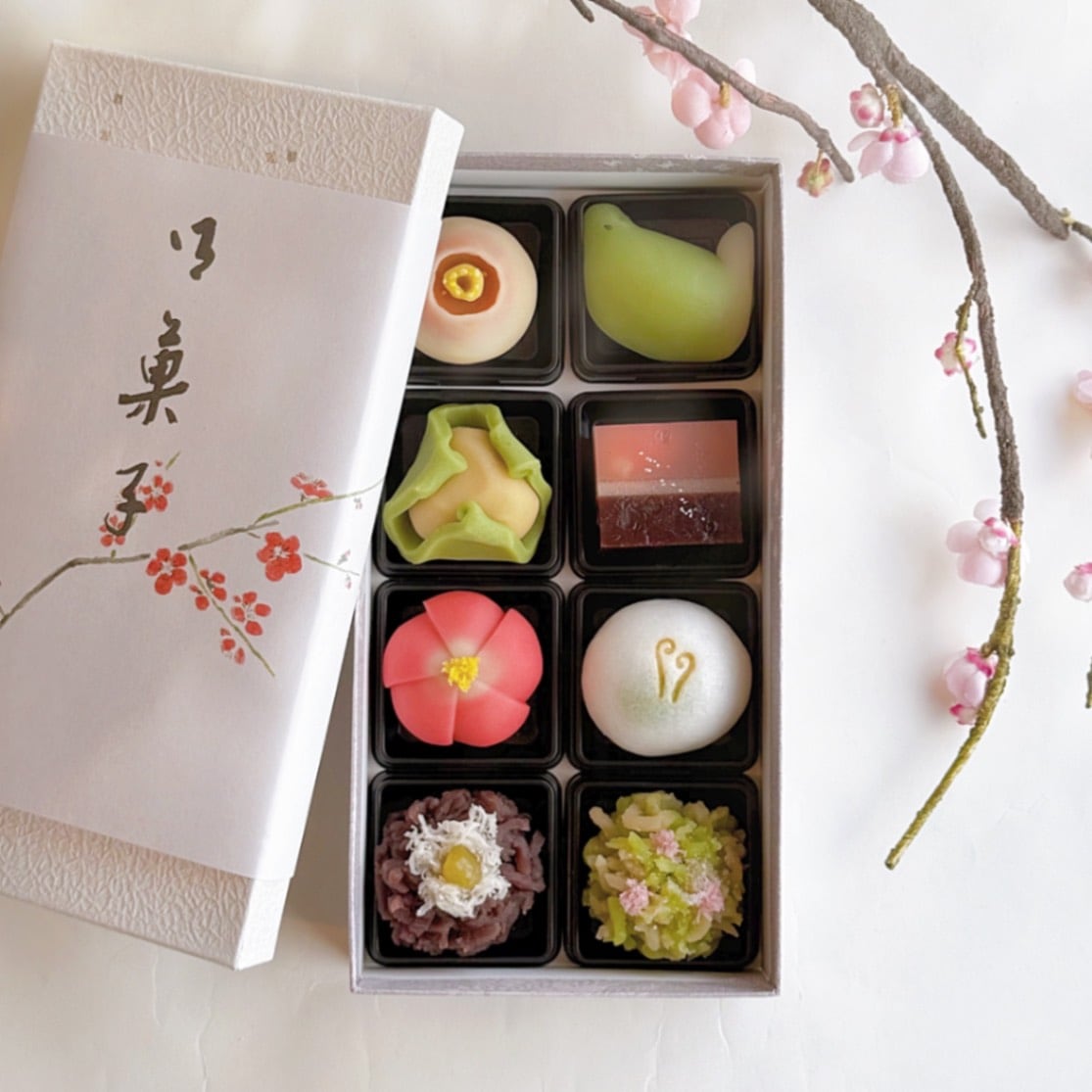 2月の上生菓子8個（化粧箱入）