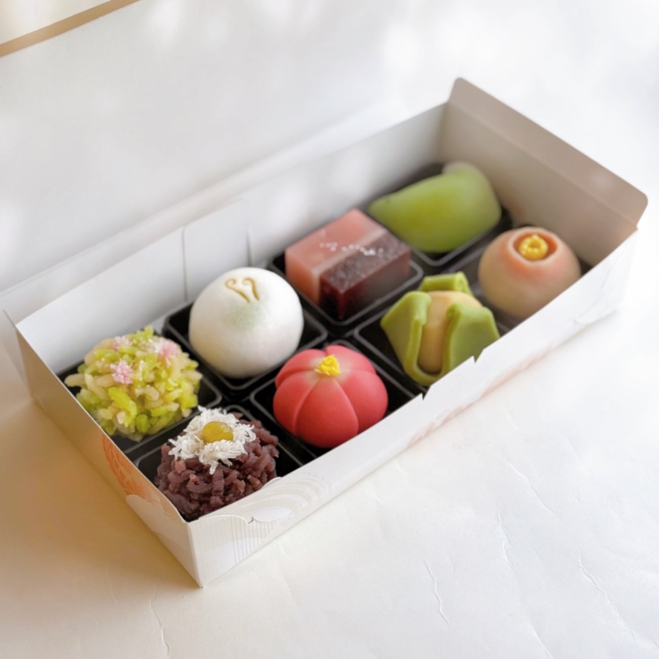 2月の上生菓子8個（簡易箱入）