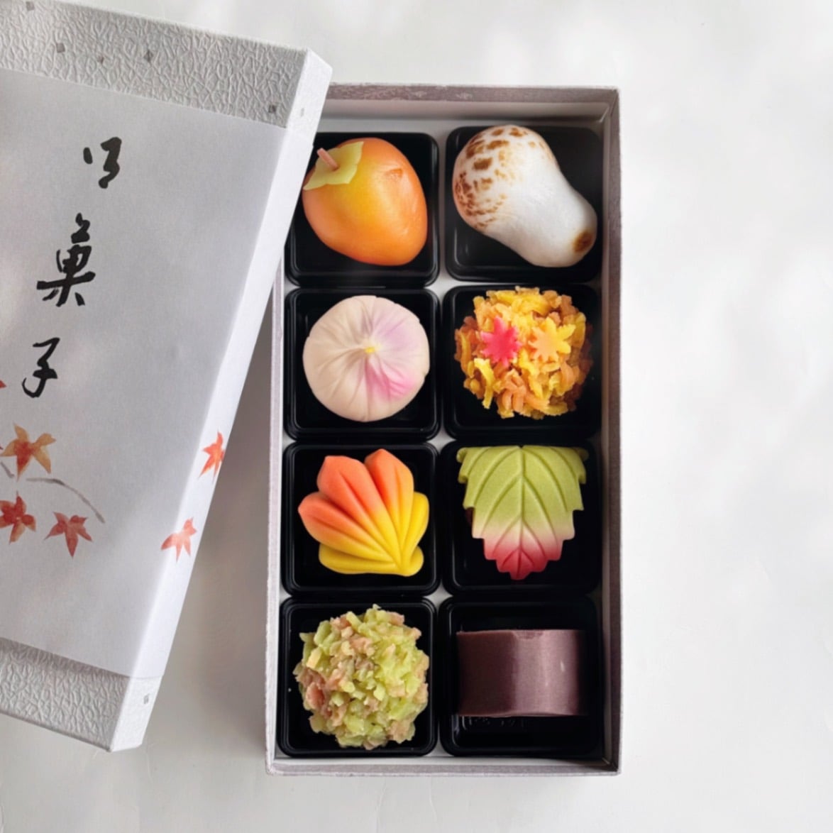 10・11月の上生菓子（8個入・化粧箱）