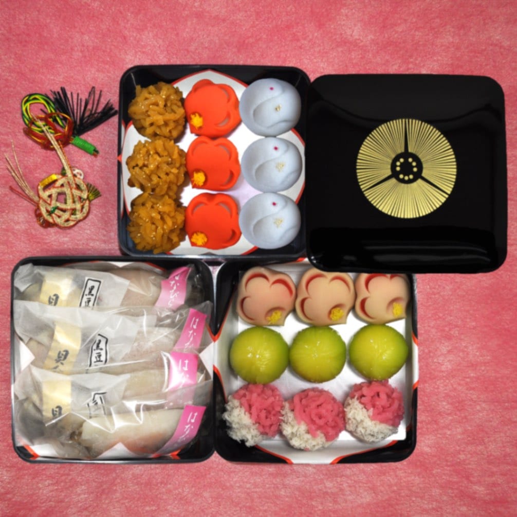25冬-雪梅花 おせち菓子三段重