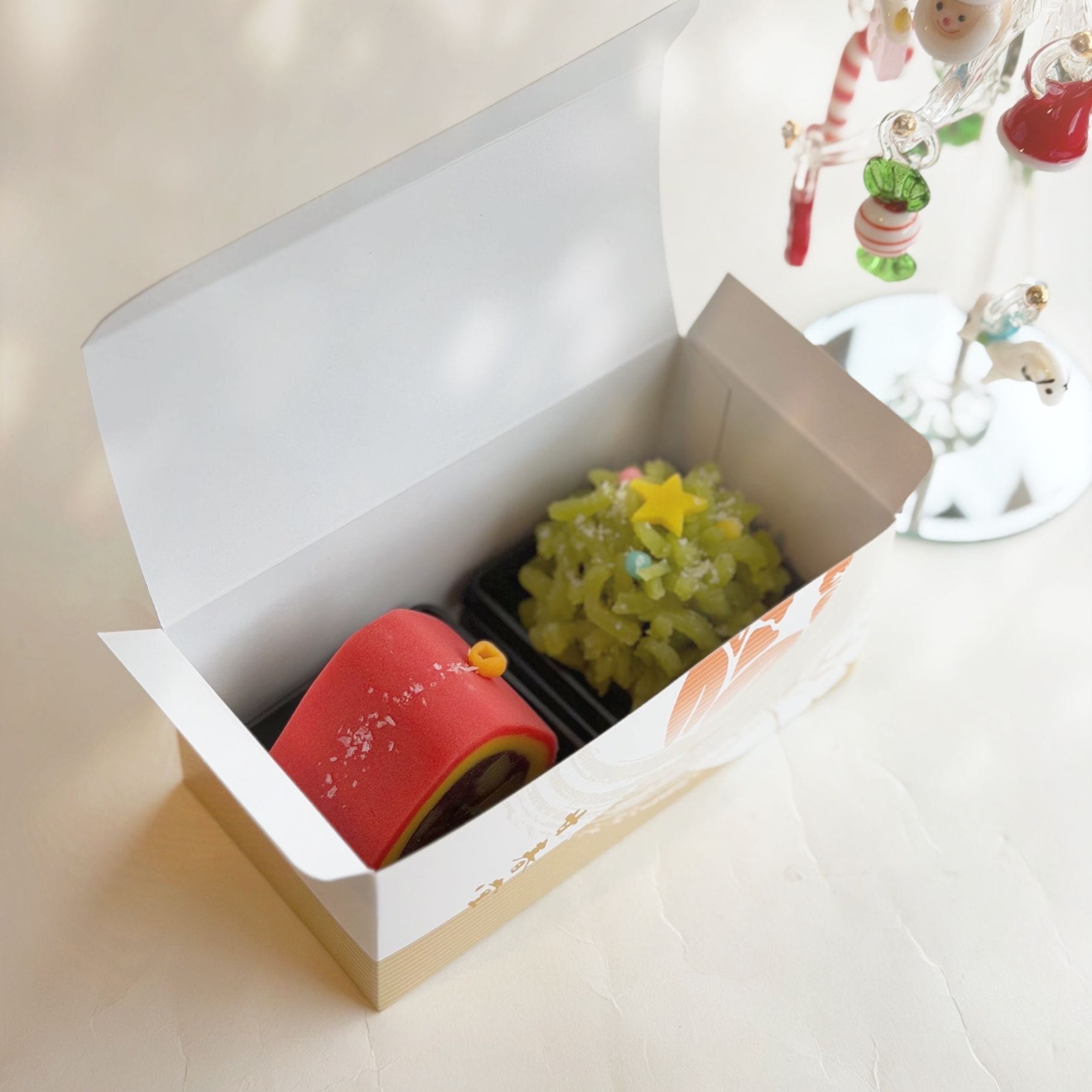 クリスマスの創作上生菓子・２個入（簡易箱）