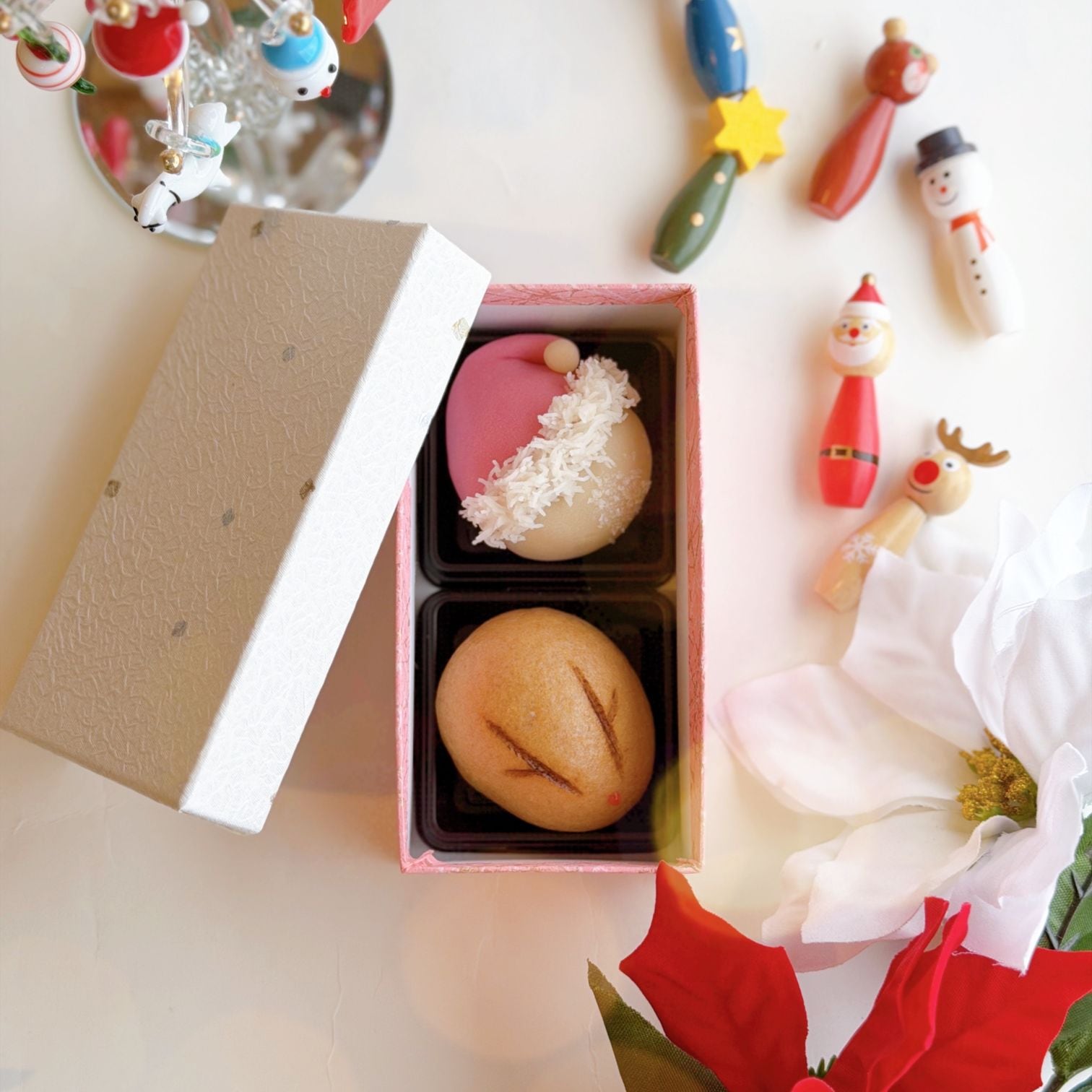 クリスマスの創作上生菓子・２個入（化粧箱）