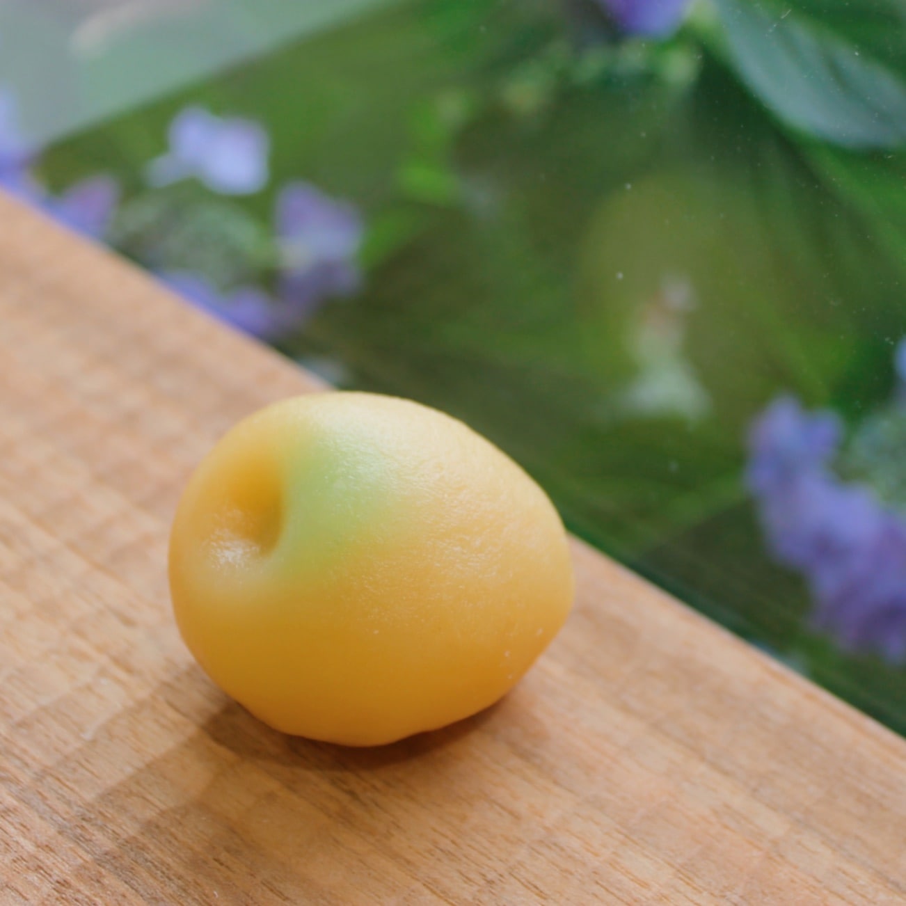 6月上生菓子「枇杷」