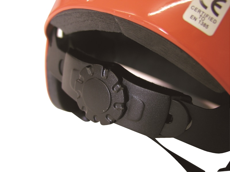 後部のダイヤル式アジャスターでサイズ調整が可能。 ヘルメットを被ったまま調整ができます。