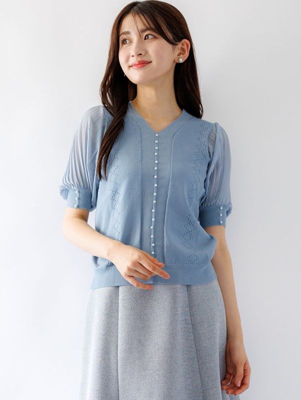 【30%OFF】袖プリーツ前パール付Vネックニット