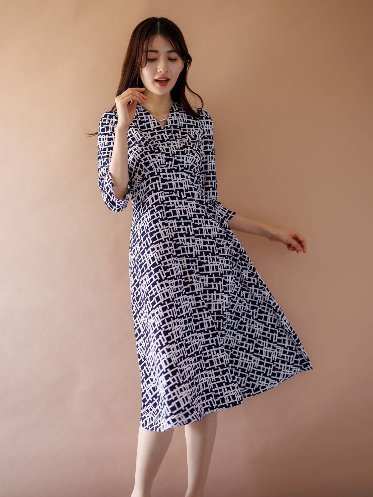 50%OFF】幾何学プリントフレアー袖カシュクールワンピ