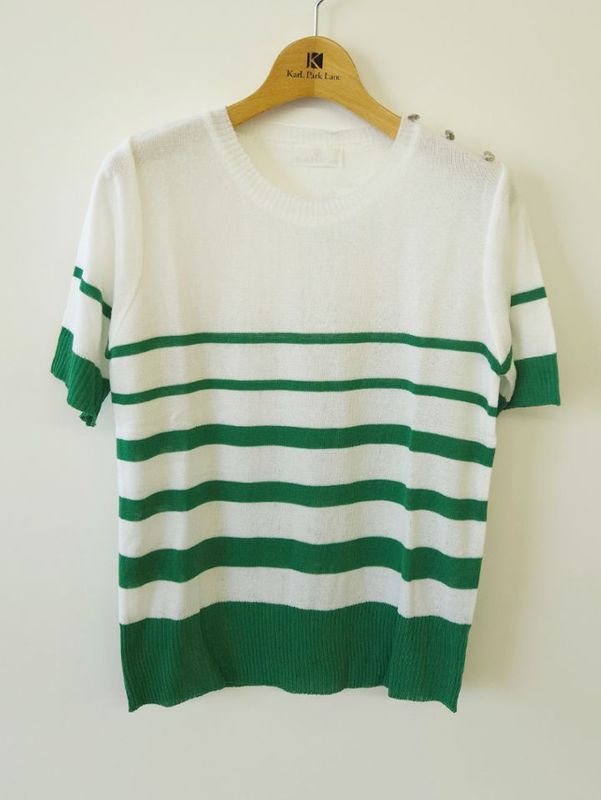 肩釦付き部分ボーダーニット