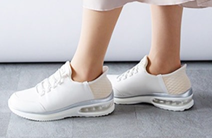 【50%OFF】3.5ｃｍヒール スニーカー