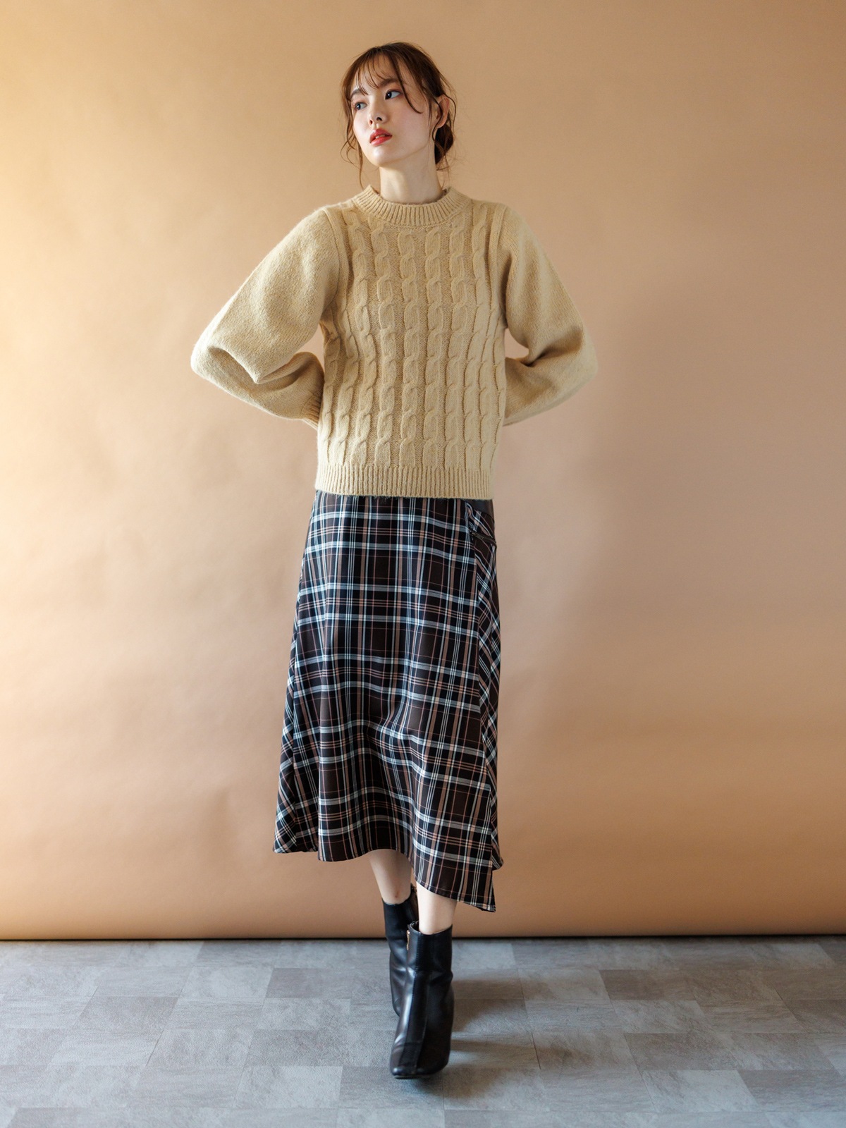 5Gケーブル編み丸首ニット＜アウトレット均一価格＞