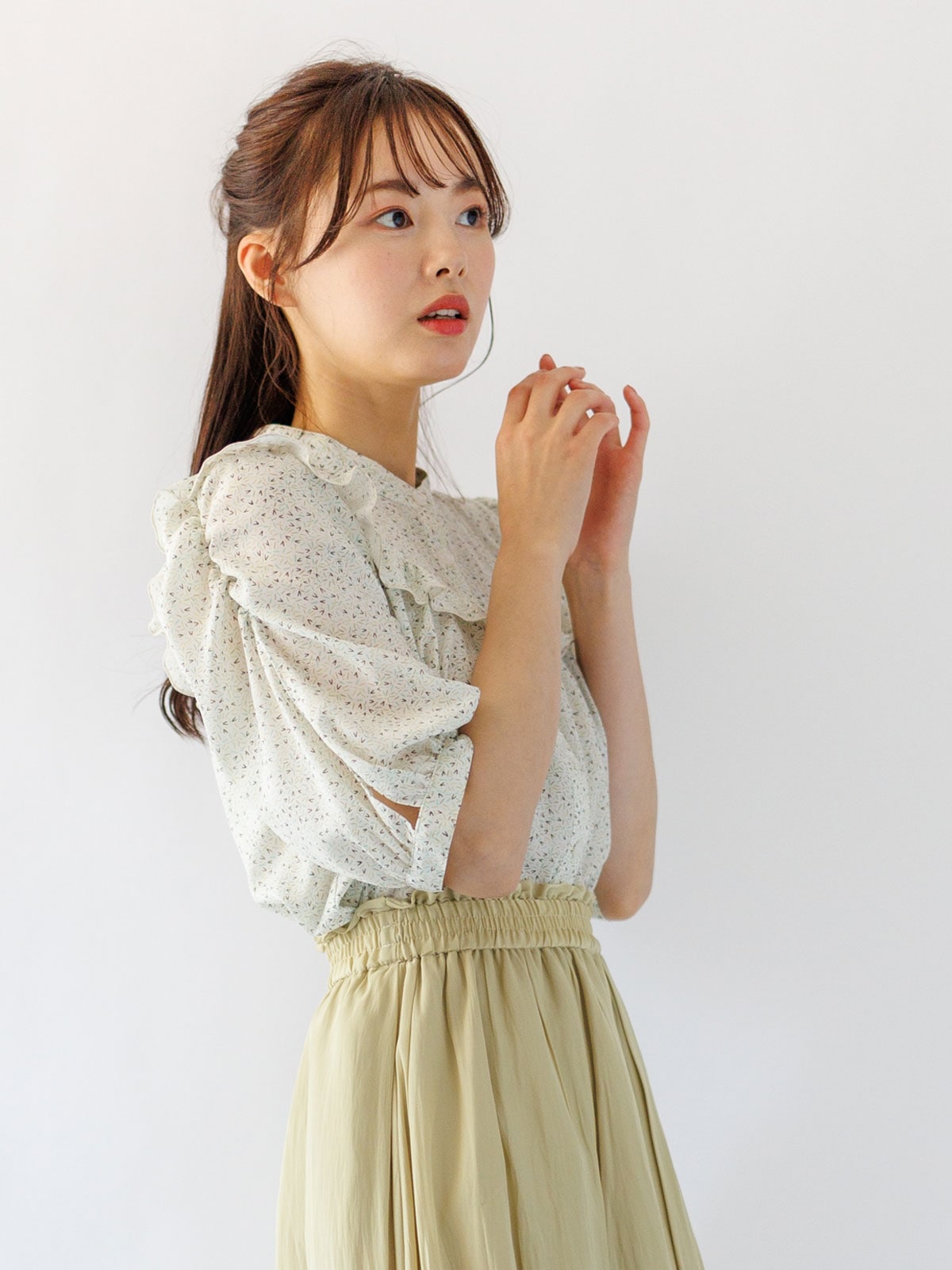 【OUTLET 2500円】幾何学柄プリントギャザーブラウス<10本以下>
