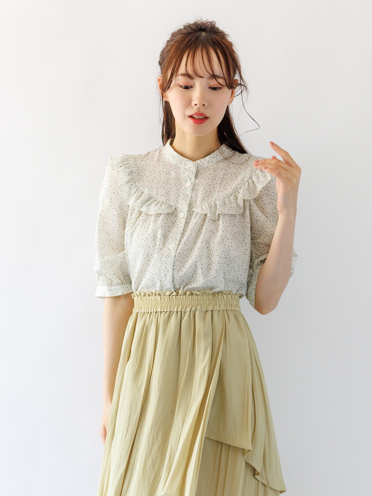 【OUTLET 2500円】幾何学柄プリントギャザーブラウス<10本以下>