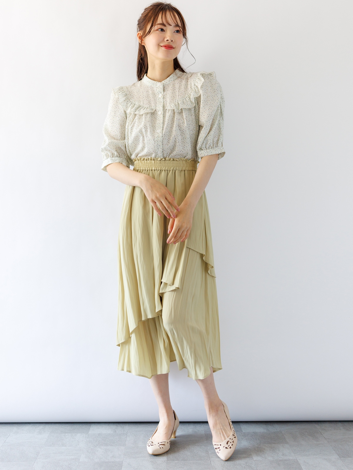 【OUTLET 2500円】幾何学柄プリントギャザーブラウス<10本以下>