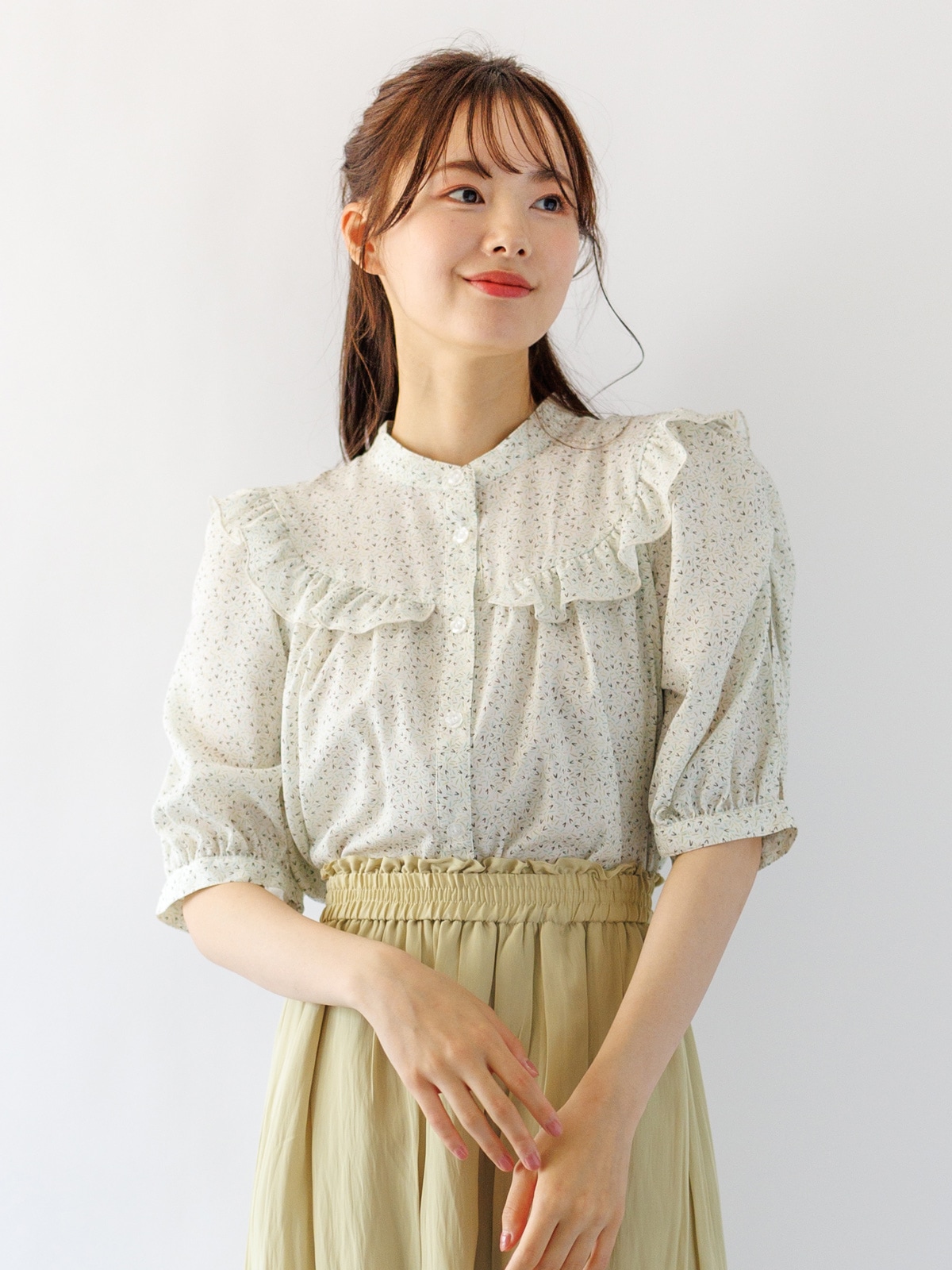 【OUTLET 2500円】幾何学柄プリントギャザーブラウス<10本以下>