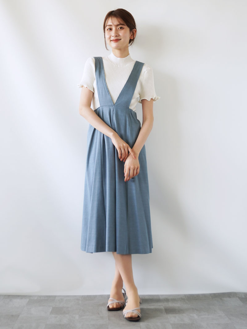 【65%OFF】袖口フリルハイネックニット