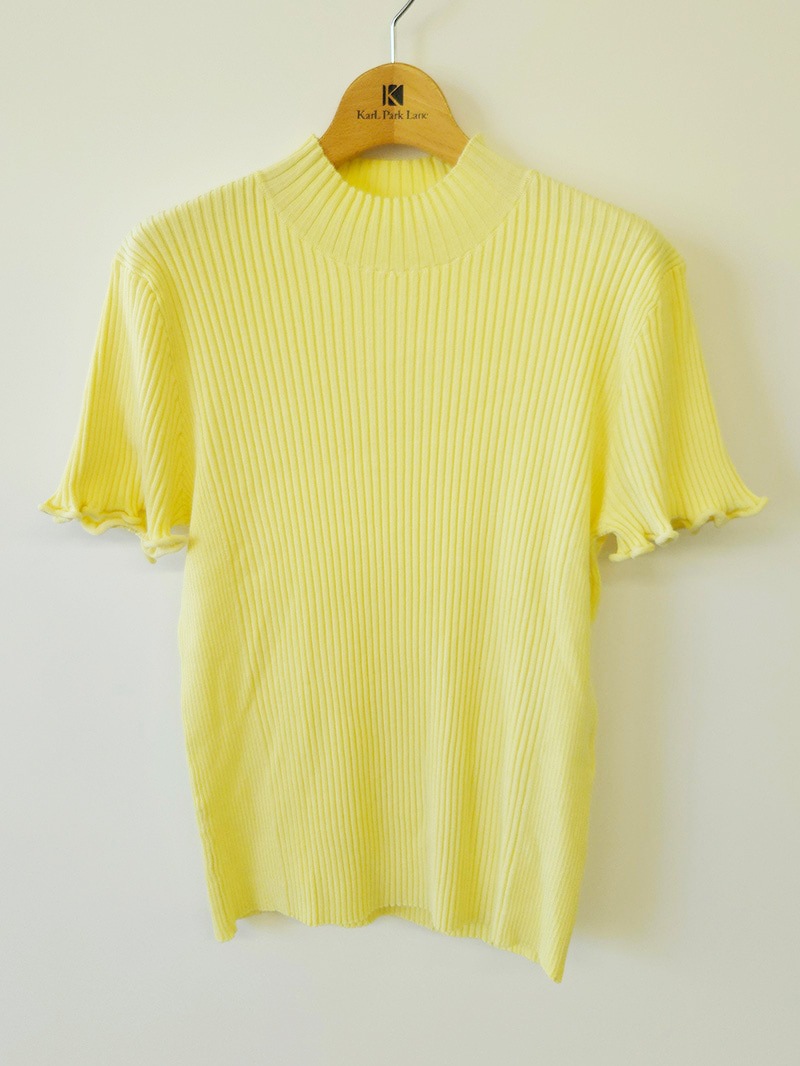 【65%OFF】袖口フリルハイネックニット
