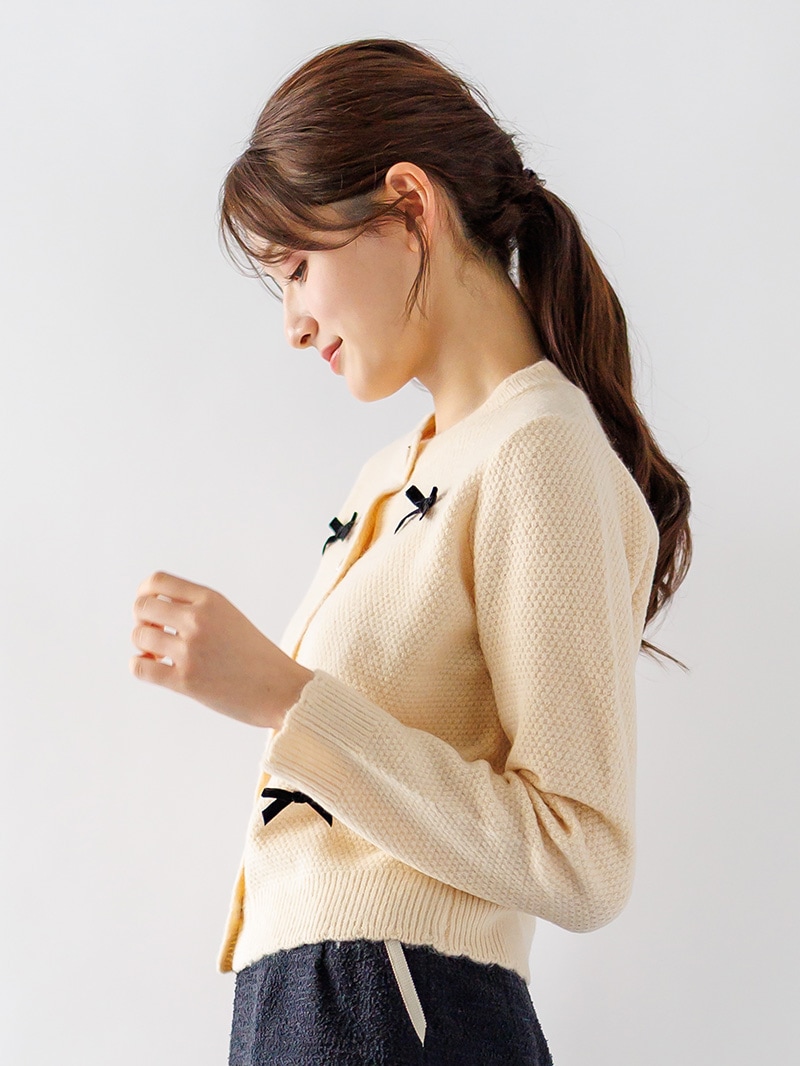 【40％OFF】ベルベットリボン付丸首ピコカーデ