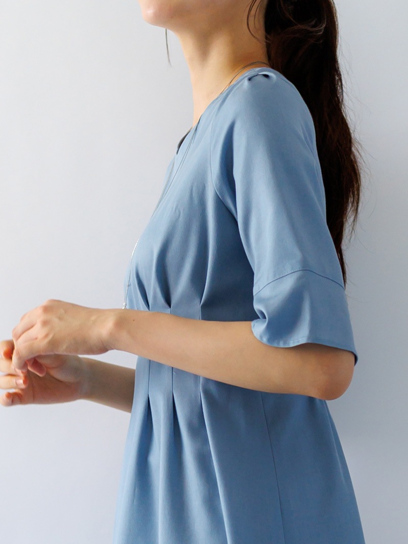 リヨポリツイルライト 後シャーリングワンピース