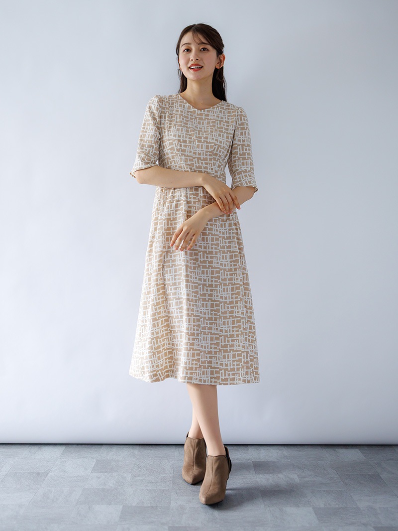 幾何学プリント後シャーリングワンピース<アウトレット均一価格>