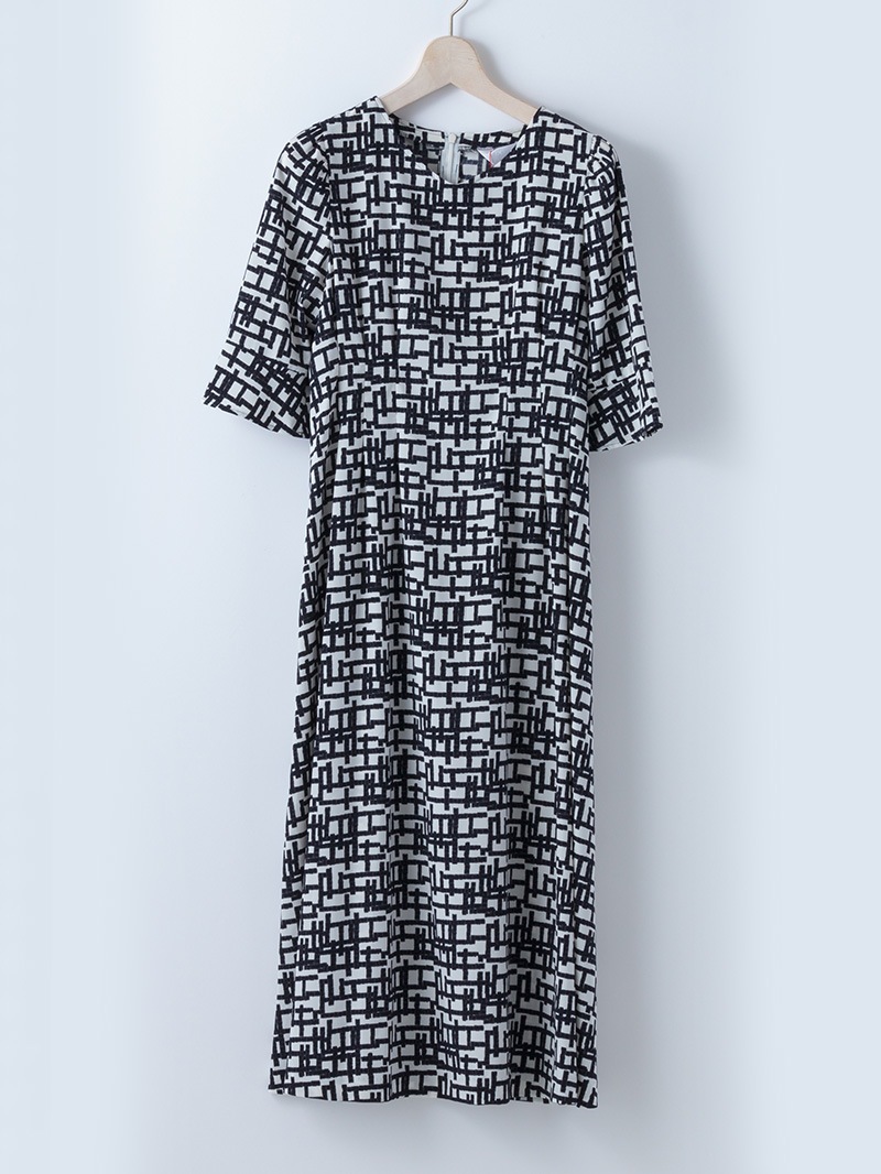 幾何学プリント後シャーリングワンピース<アウトレット均一価格>