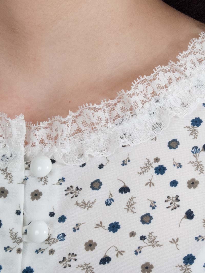 花柄プリント衿ぐりレースブラウス＜アウトレット均一価格＞