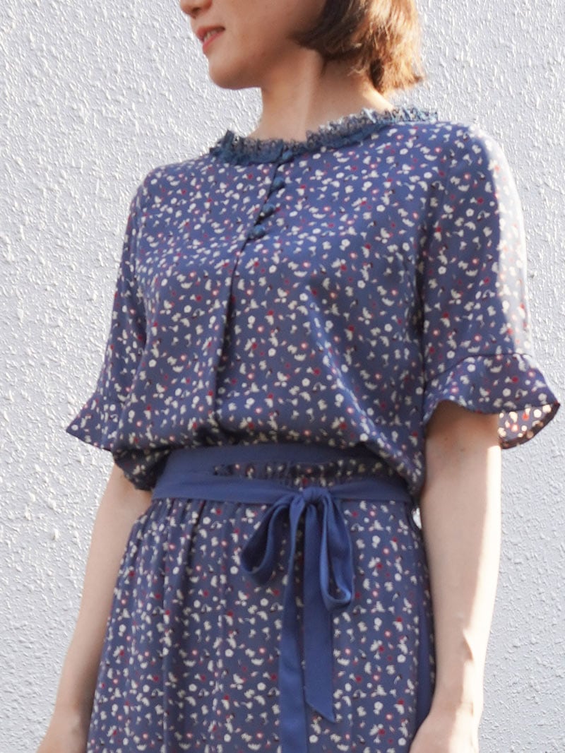 花柄プリント衿ぐりレースブラウス＜アウトレット均一価格＞