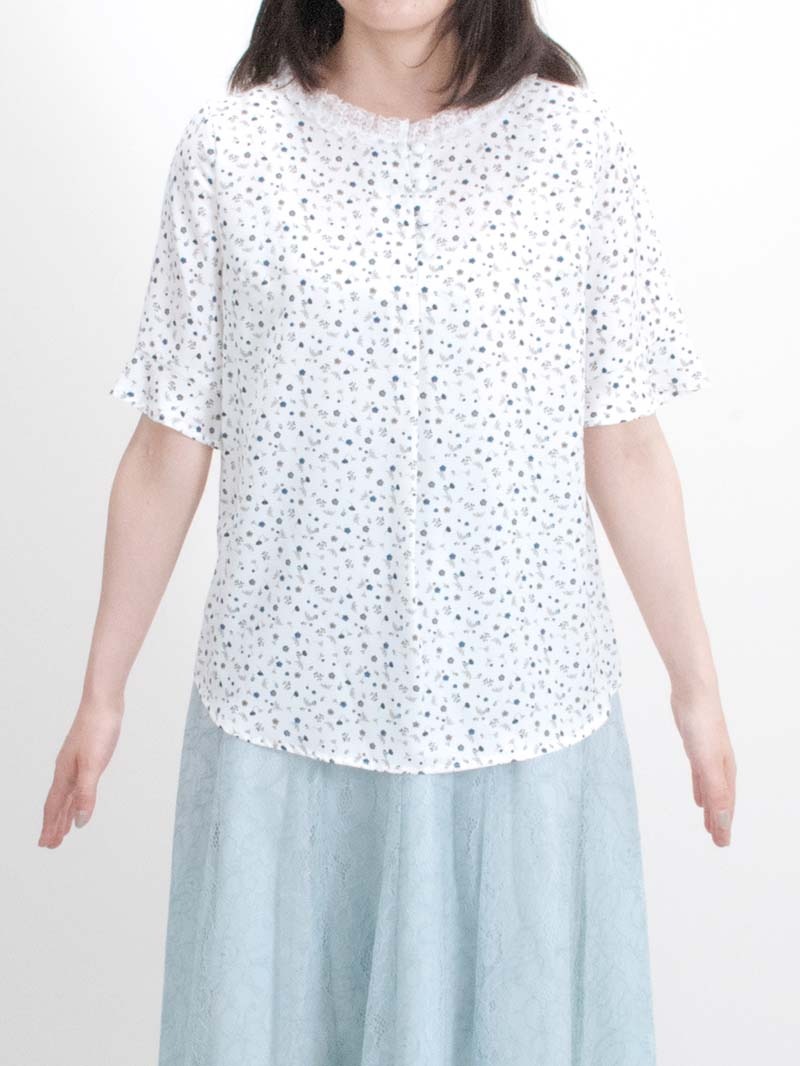 花柄プリント衿ぐりレースブラウス＜アウトレット均一価格＞