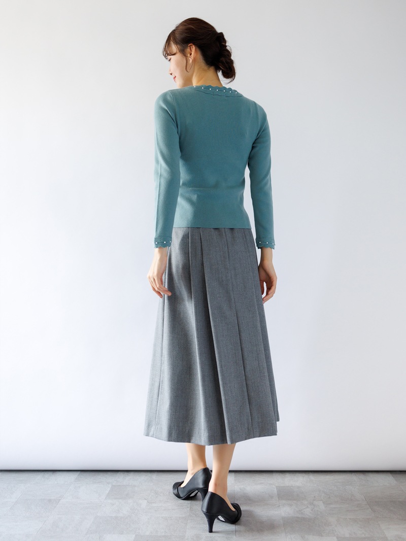 【70％OFF】端ピコ パール刺繍丸首ニット